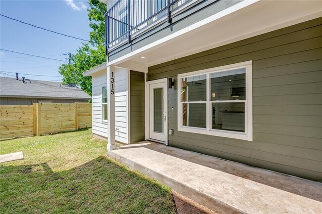 Building Photo - 1315 Clearfield Dr