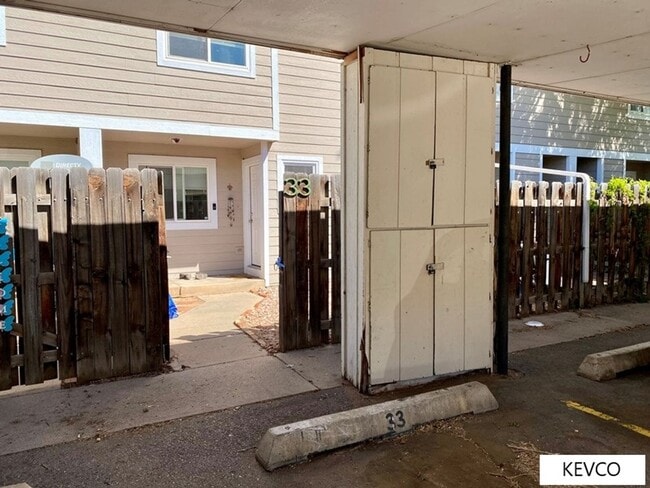 Building Photo - Great Townhome Near Horsetooth Resevoir!