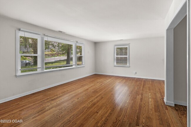 Building Photo - 3502 S Pearl Ave