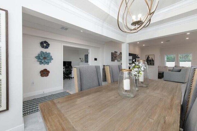 Foto del edificio - 5680 NW Croton Ave