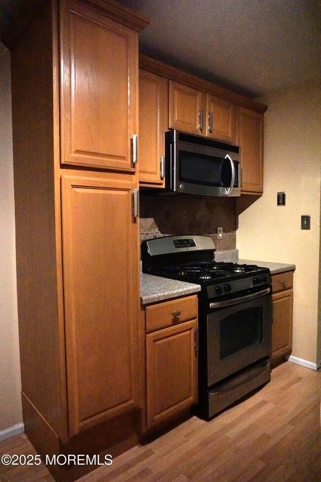 Building Photo - 414 Brookview Ct