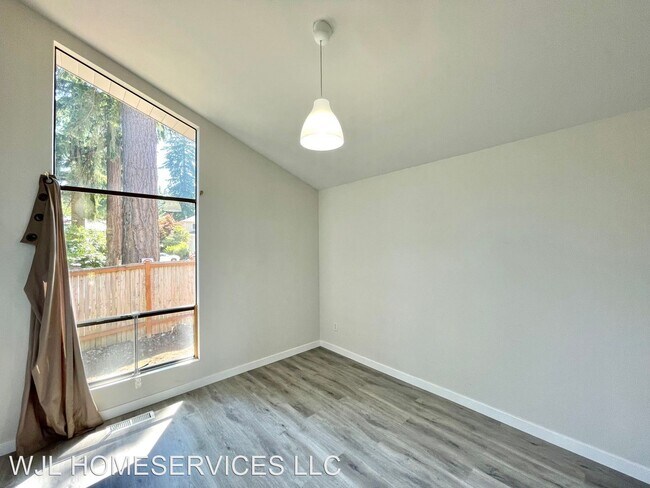 Foto del edificio - 4 br, 2.5 bath House - 415 N 156th Ct