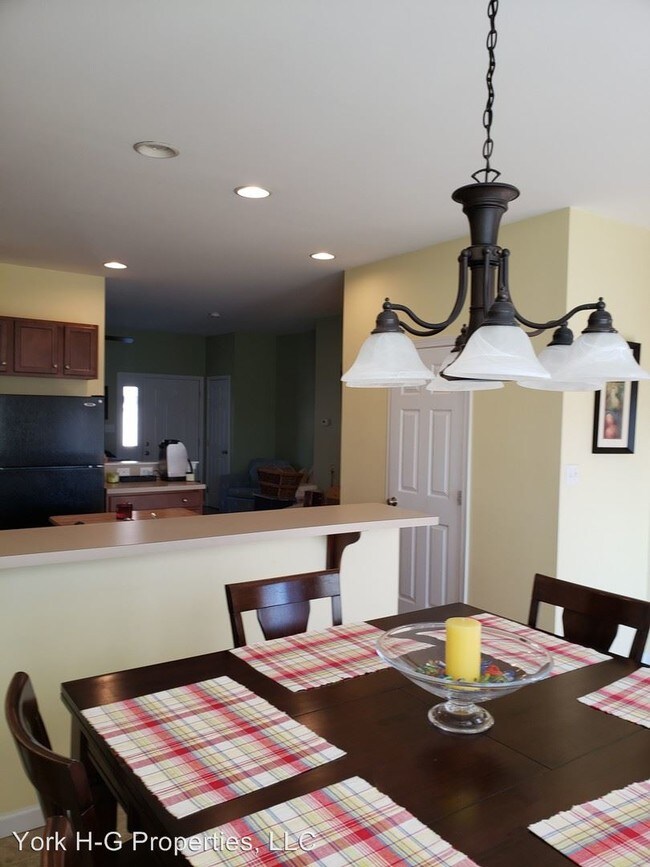 Building Photo - 3 br, 2.5 bath House - 2417 Shultz Way