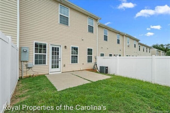 Building Photo - 2 br, 2.5 bath House - 2420 Silverthorn Dr