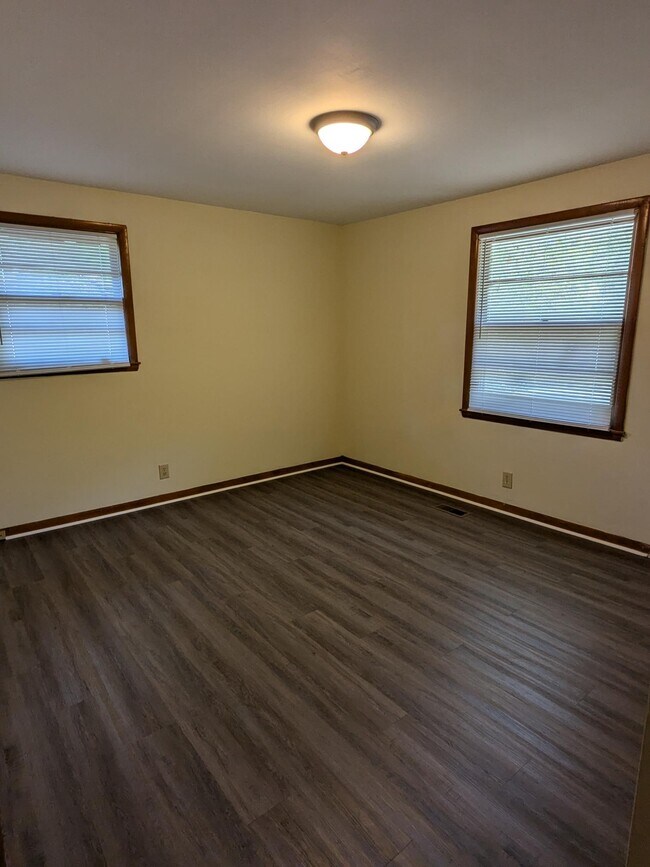 Building Photo - 117 Delft Dr