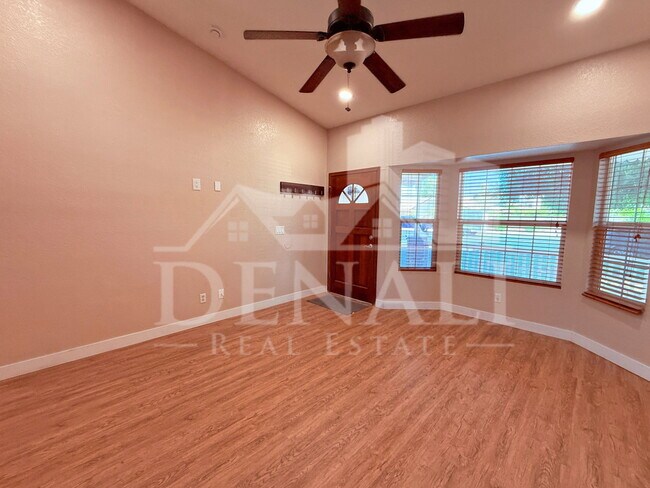 Foto del edificio - 306 E Houston Ave