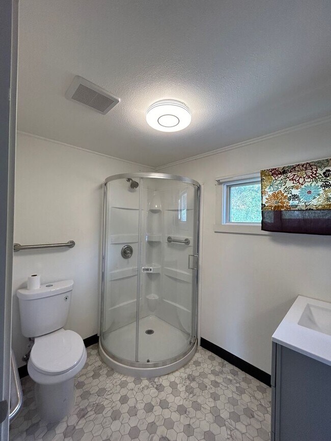 Building Photo - Renovated Warm Beach Cabin