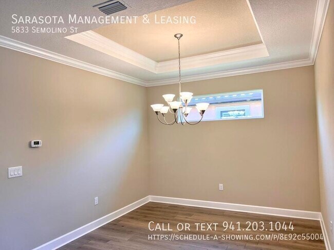 Foto del edificio - 2 Bed 2 Bath with Den Lake View Pool Home ...