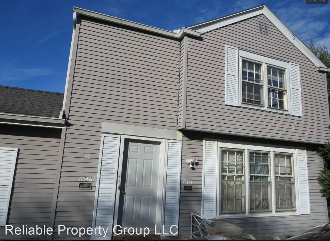 2 br, 1 bath House 6316 S Calhoun St House Rental in Fort Wayne, IN