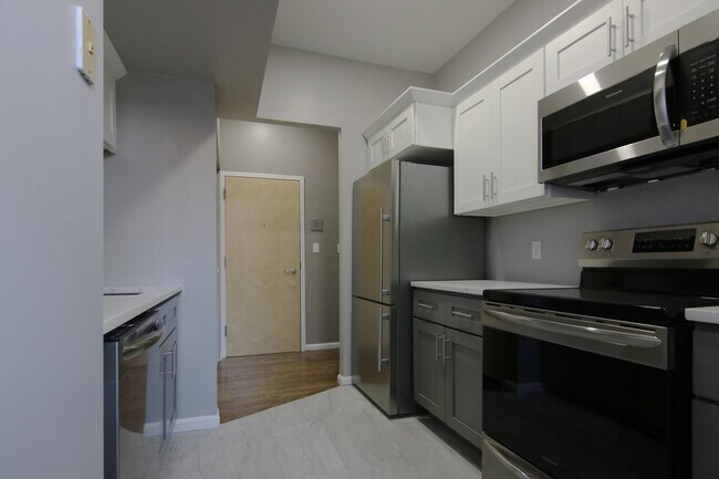 Building Photo - 151 W Brookline St