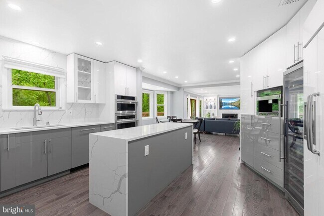 Foto del edificio - 820 Ridge Dr