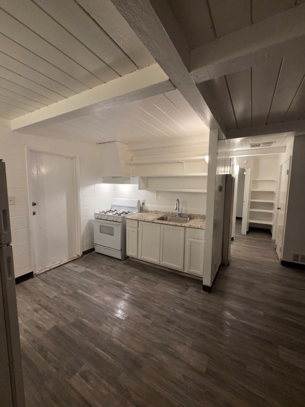 Building Photo - 11 E San Joaquin St