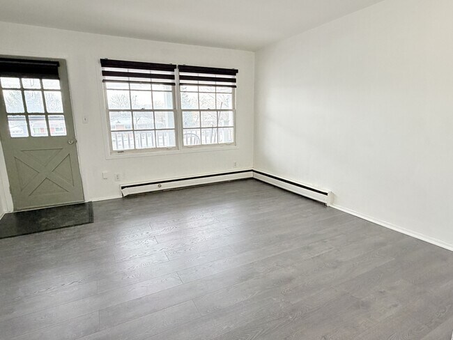 Photo du bâtiment - 700 Indian Rd N