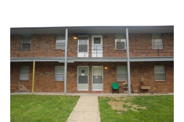 Primary Photo - 3102-3112 N 51st Ter