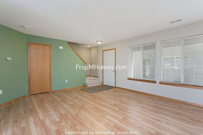 Building Photo - Spacious Three Bedroom Home in Oregon City...