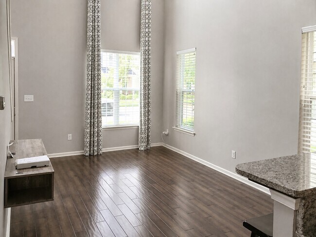 Sala de estar RM-3 - 1064 Worth Lane