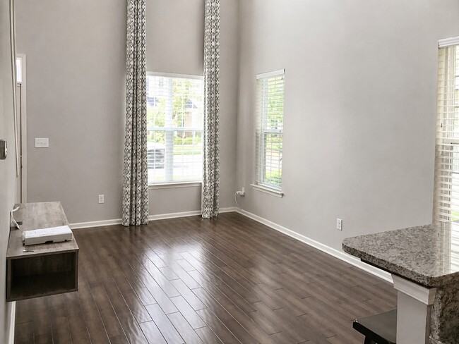 Living RM-3 - 1064 Worth Lane