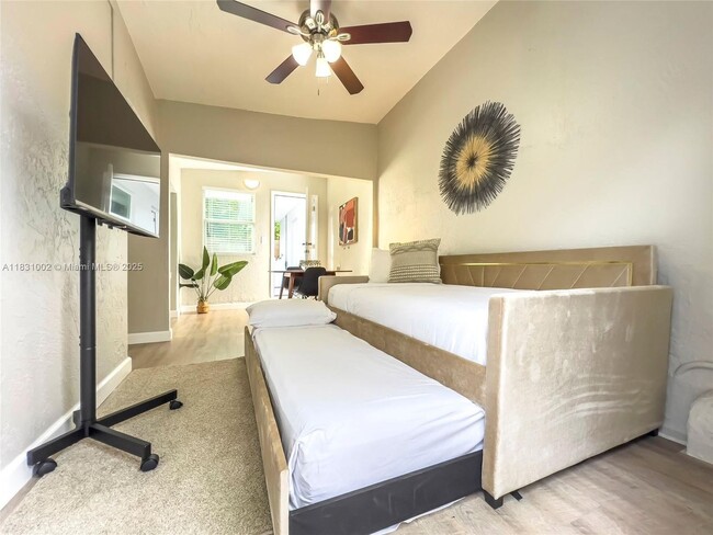 Photo - 2761 SW 33rd Ave Apartment