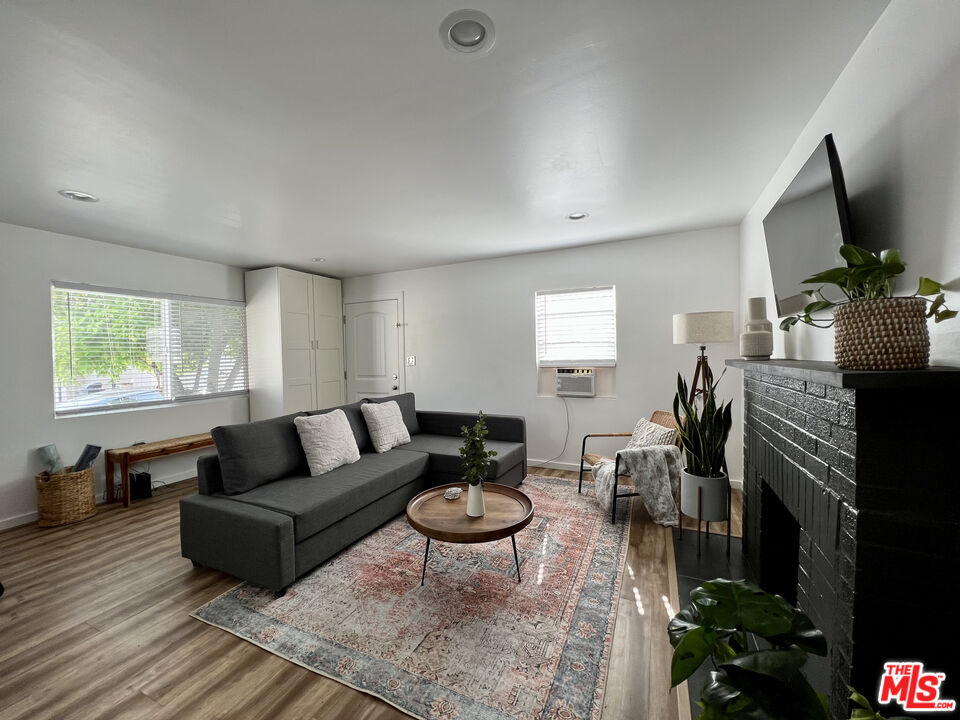 Foto del edificio - 1437 Pleasant Ave