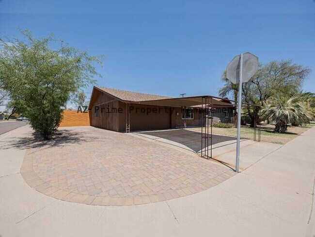 Foto del edificio - 1042 W 17th St