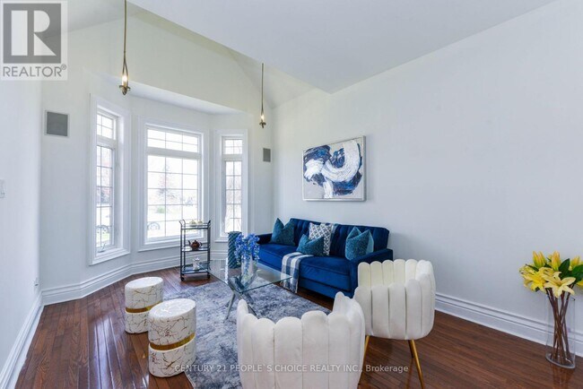 Building Photo - 2372 Parkglen Ave