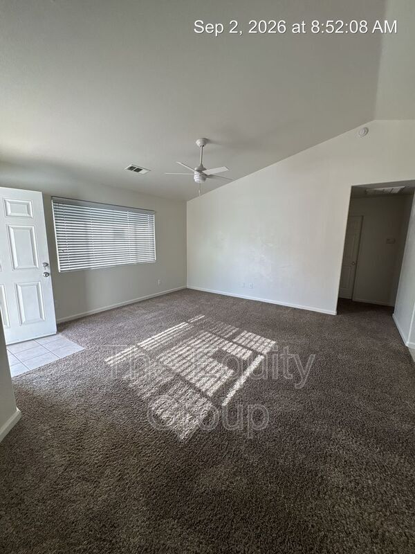 Foto del edificio - 3640 E Mineral King Ave