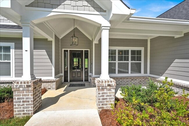 Building Photo - Country Craftsman