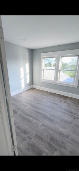 Building Photo - 95 New Canaan Ave