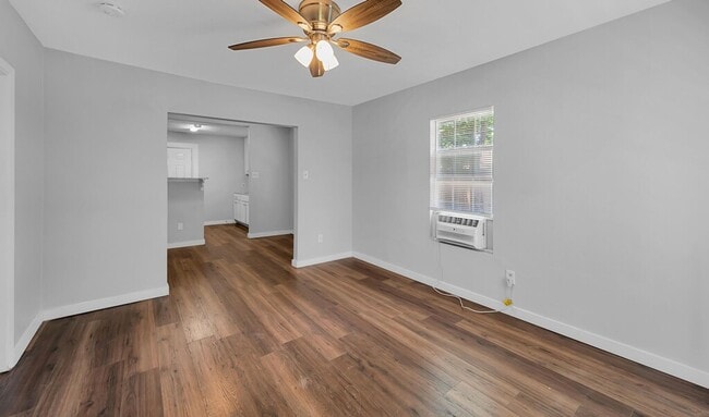 Building Photo - Updated 2 Bedroom Rental with Large Backyard