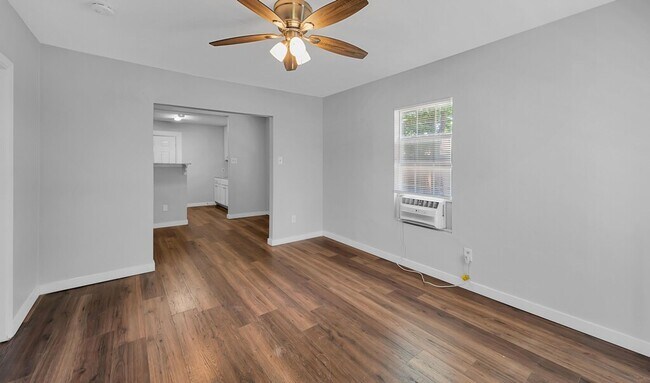 Foto del edificio - Updated 2 Bedroom Rental with Large Backyard