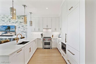 Building Photo - 850 Central Ave