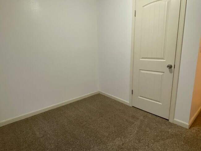 Foto del edificio - Updated 3 bed 1 bath apartment in duplex