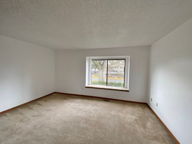 Foto del edificio - 34 foot boat slip included in rent!  Spacious 3 bedroom Jantzen Beach condo