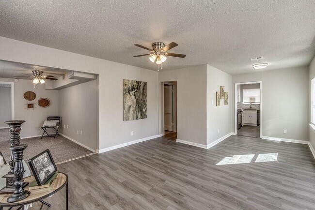 Building Photo - 711 W Rickenbacker Dr