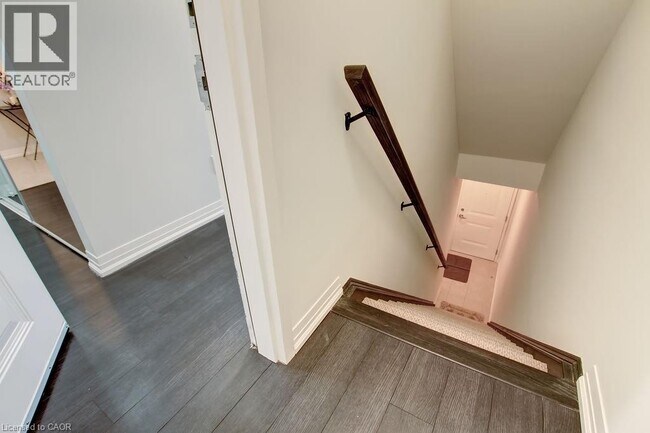 Photo du bâtiment - 1202 Main St E