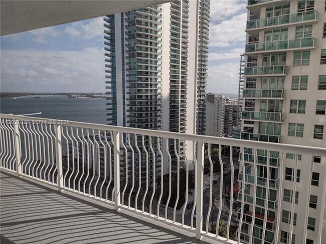 Foto del edificio - 1200 Brickell Bay Dr