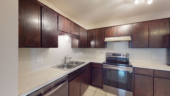 Foto del edificio - 2 WEEKS FREE! ALL TILE 3 BEDROOM, 2 BATH, ...