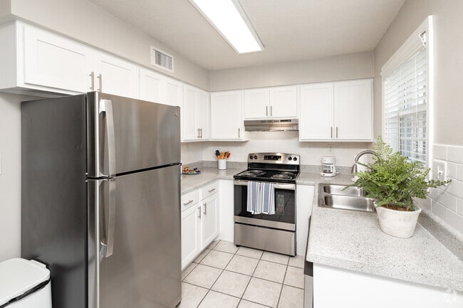 1BR, 1BA - 822SF - Kitchen - Yester Oaks