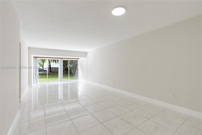 Foto del edificio - 9180 Fontainebleau Blvd