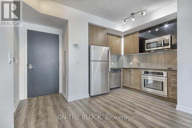 Photo du bâtiment - 2603-89-689 Dunfield Ave