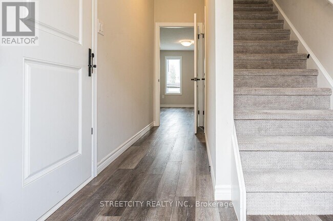 Photo du bâtiment - 381-381 Callaway Rd