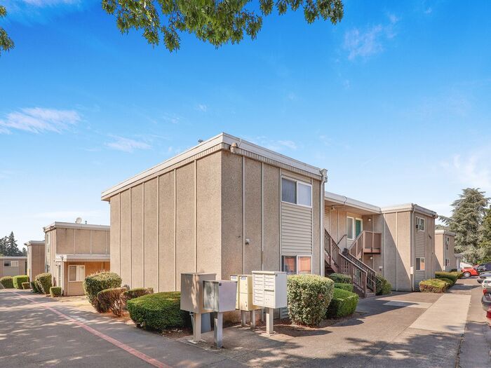 Foto principal - 2 bedroom 1 bath in Milwaukie!!