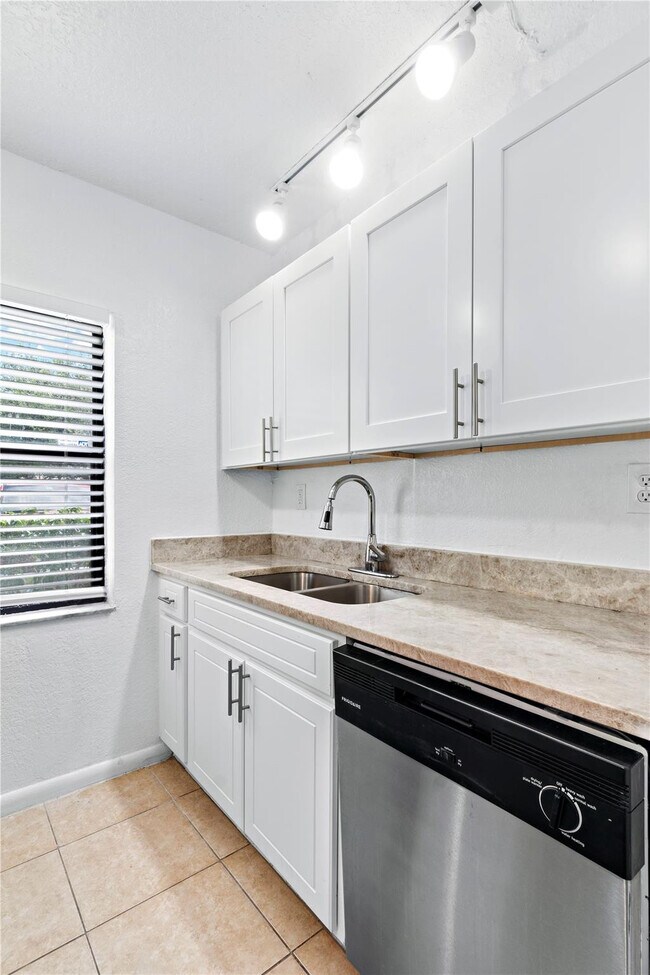 Foto del edificio - 11632 NW 26th Ct