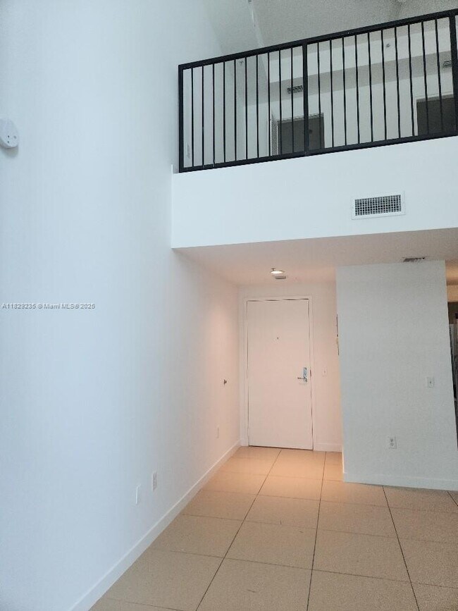 Foto del edificio - 300 S Biscayne Blvd