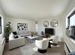 Building Photo - 3031 Edwin Ave