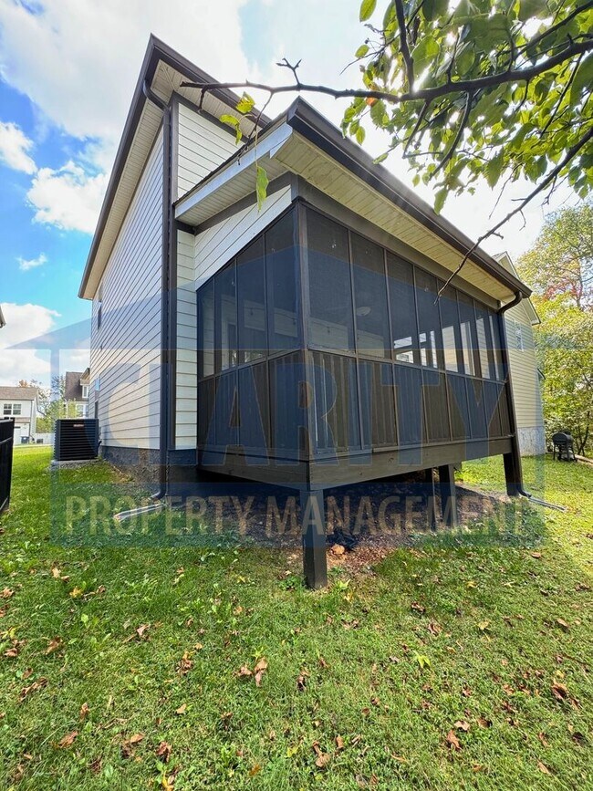 Building Photo - Beautiful three bedroom home in East Ridge!