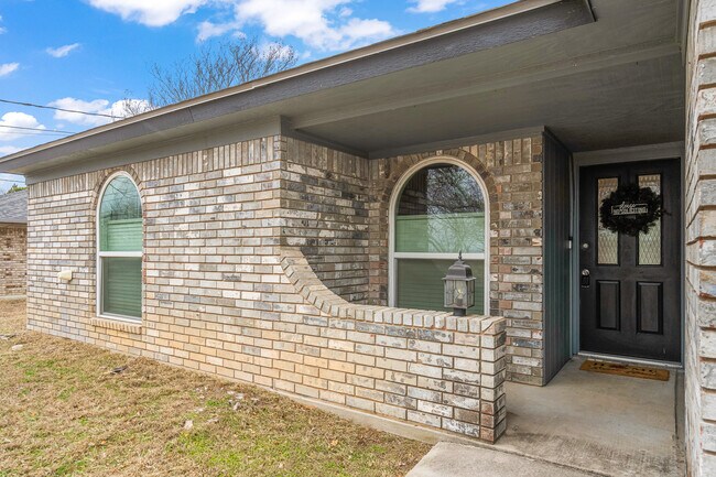 Foto del edificio - 2413 Phyllis Dr