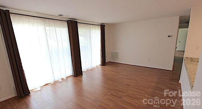 Foto del edificio - 1645 Arlyn Cir