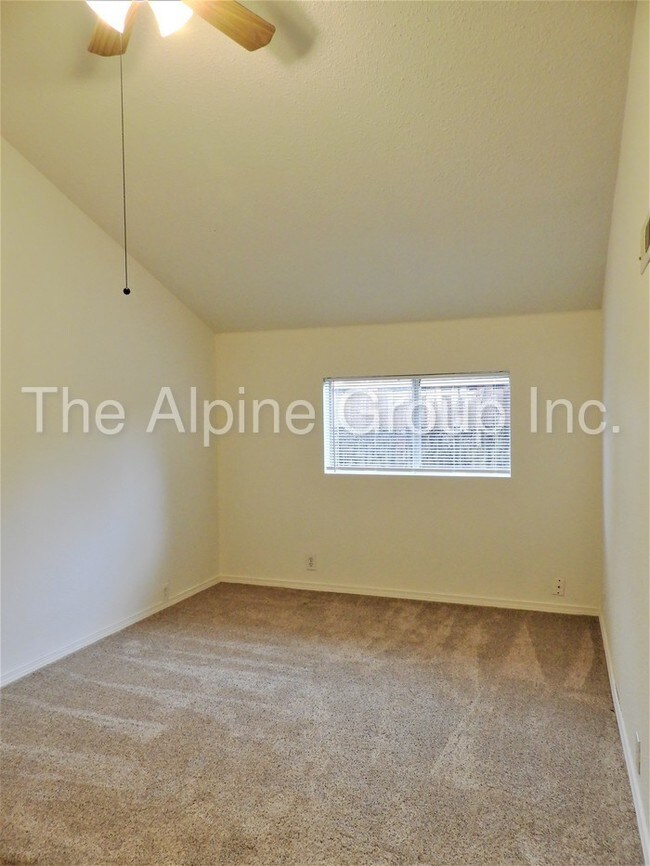 Building Photo - Unique Three Bedroom + Bonus In Beaverton!