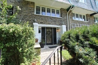 Building Photo - 254 Meehan Ave